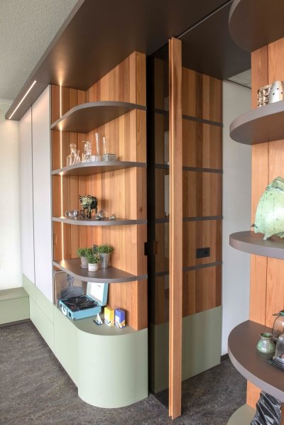 Wandmeubel met doorgang | maatwerk van Luc en Roel, Rotterdam